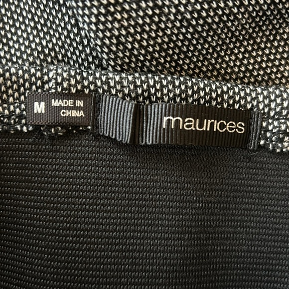 Skirt with Black Lace Trim - Picture 7 of 7